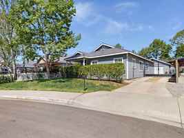 featured image of 888 El Capitan Way