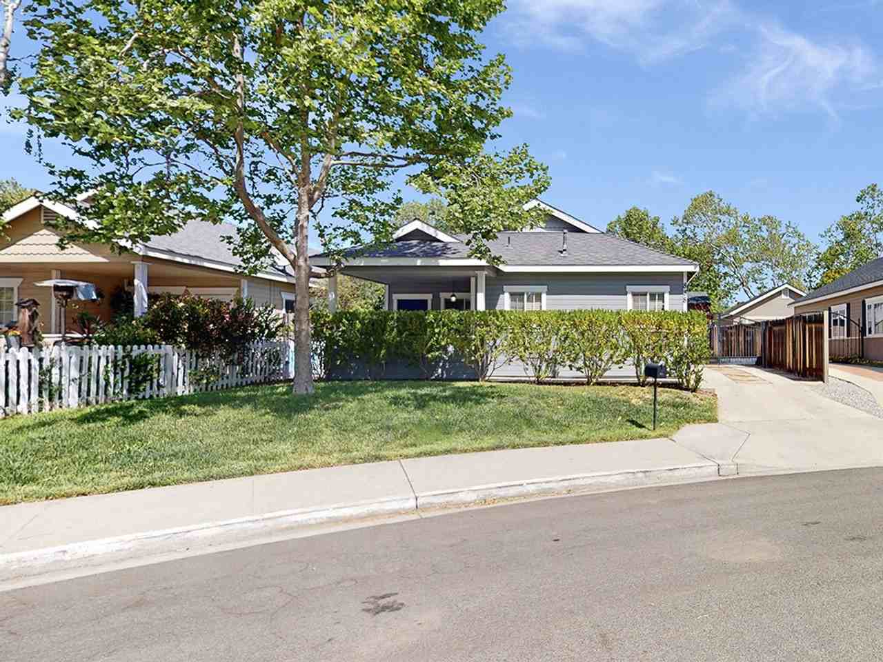 888 El Capitan Way - Photo 2 of 34