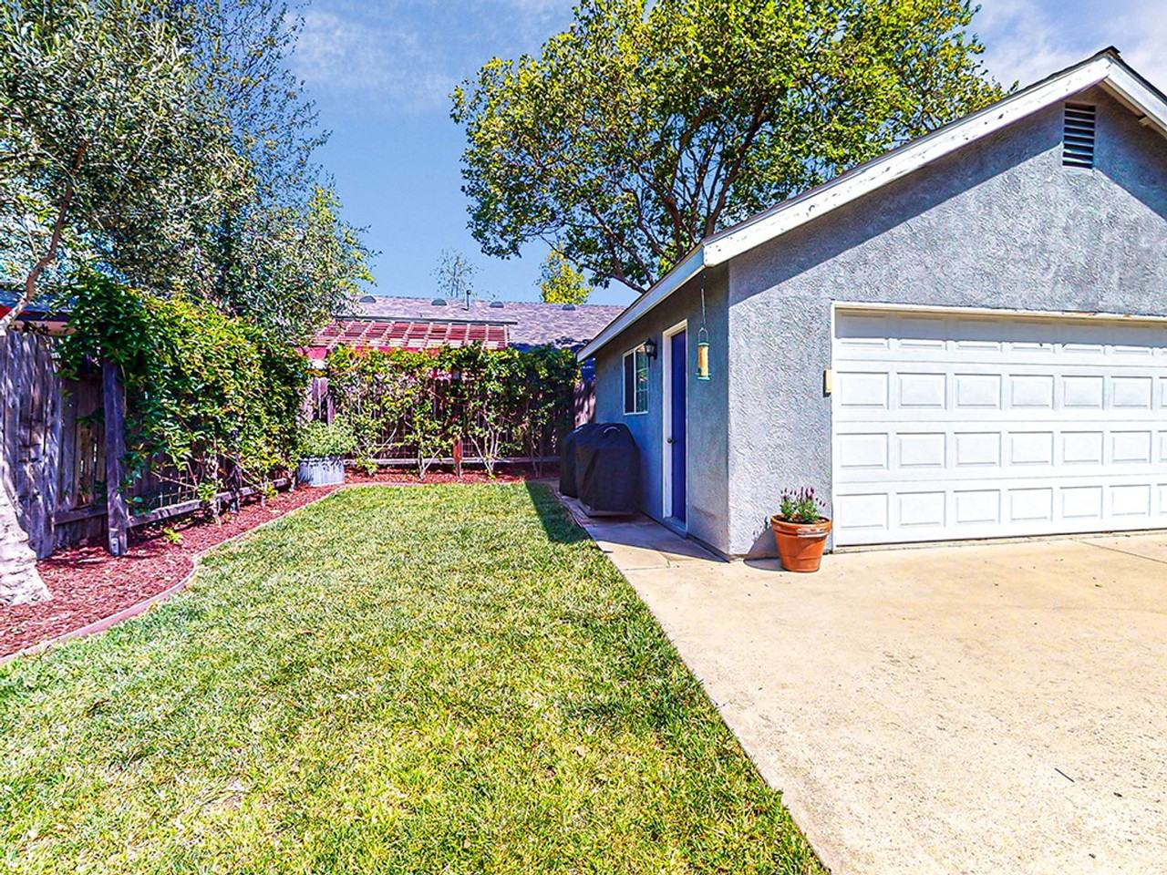 888 El Capitan Way - Photo 3 of 34