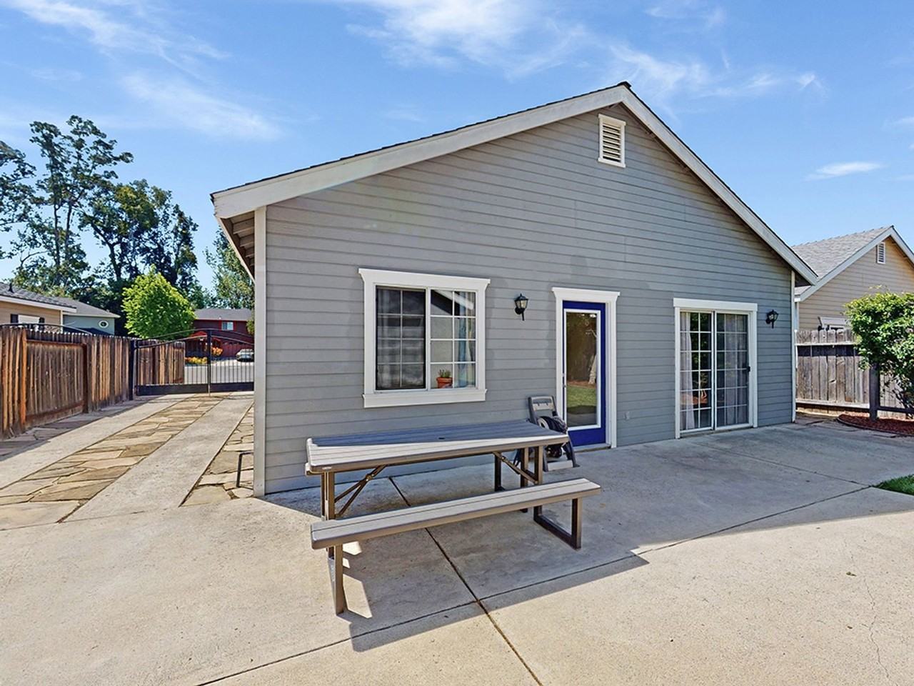 888 El Capitan Way - Photo 6 of 34