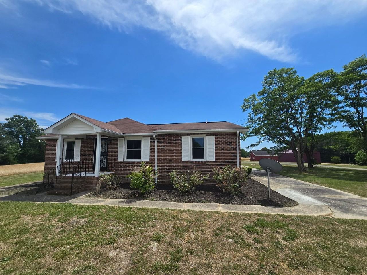 1711 Birdsong Rd - Photo 2 of 10