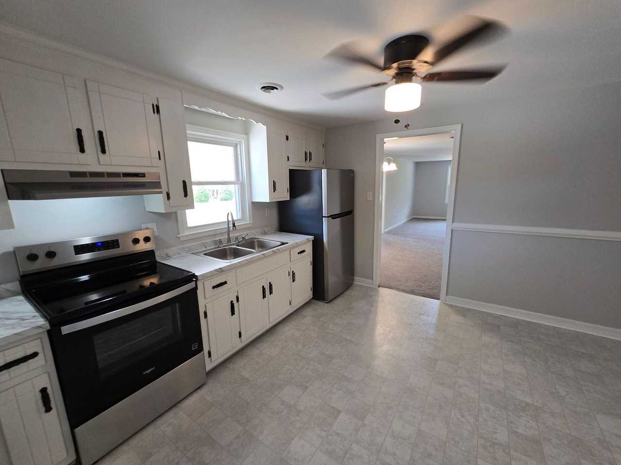 1711 Birdsong Rd - Photo 4 of 10