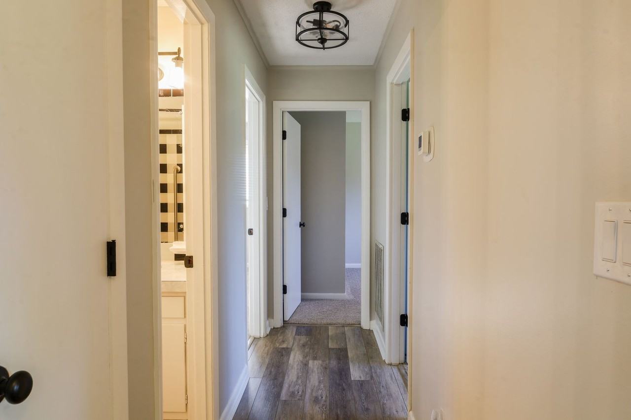1010 Shamrock Dr - Photo 3 of 22