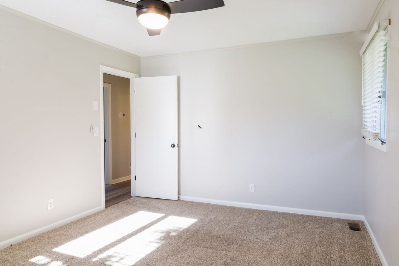 1010 Shamrock Dr - Photo 4 of 22