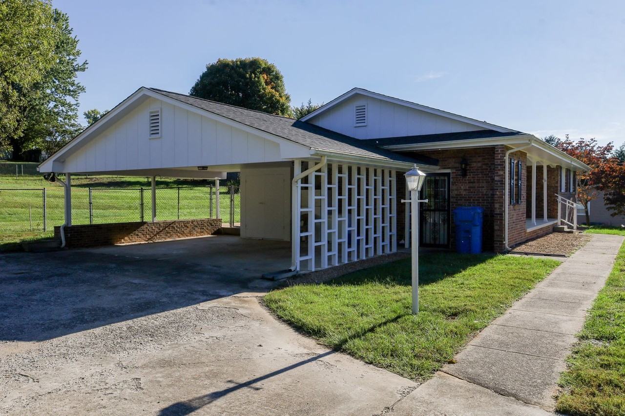1010 Shamrock Dr - Photo 5 of 22