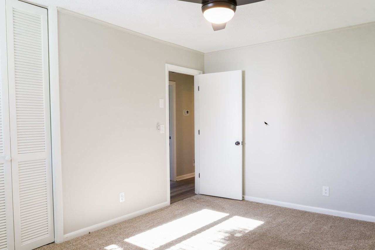 1010 Shamrock Dr - Photo 3 of 22