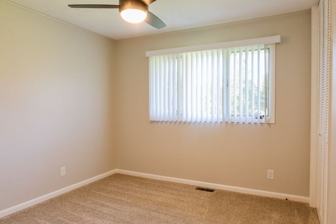 1010 Shamrock Dr - Photo 2 of 22