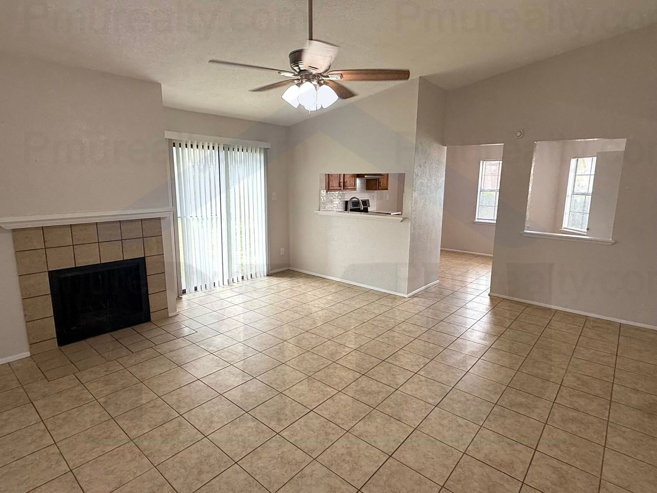439 Jones St - Photo 4 of 15
