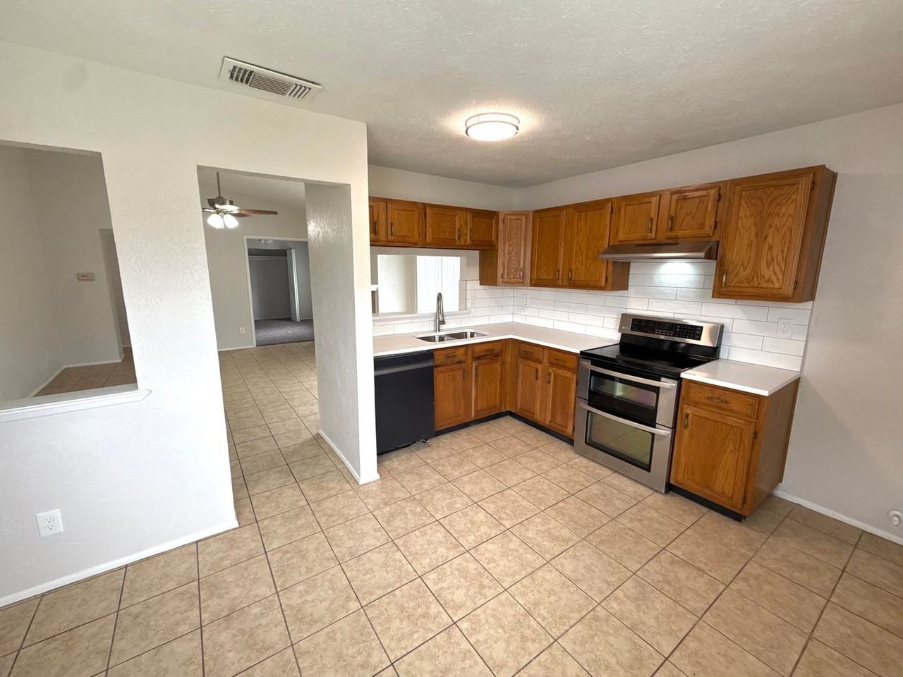 439 Jones St - Photo 6 of 15