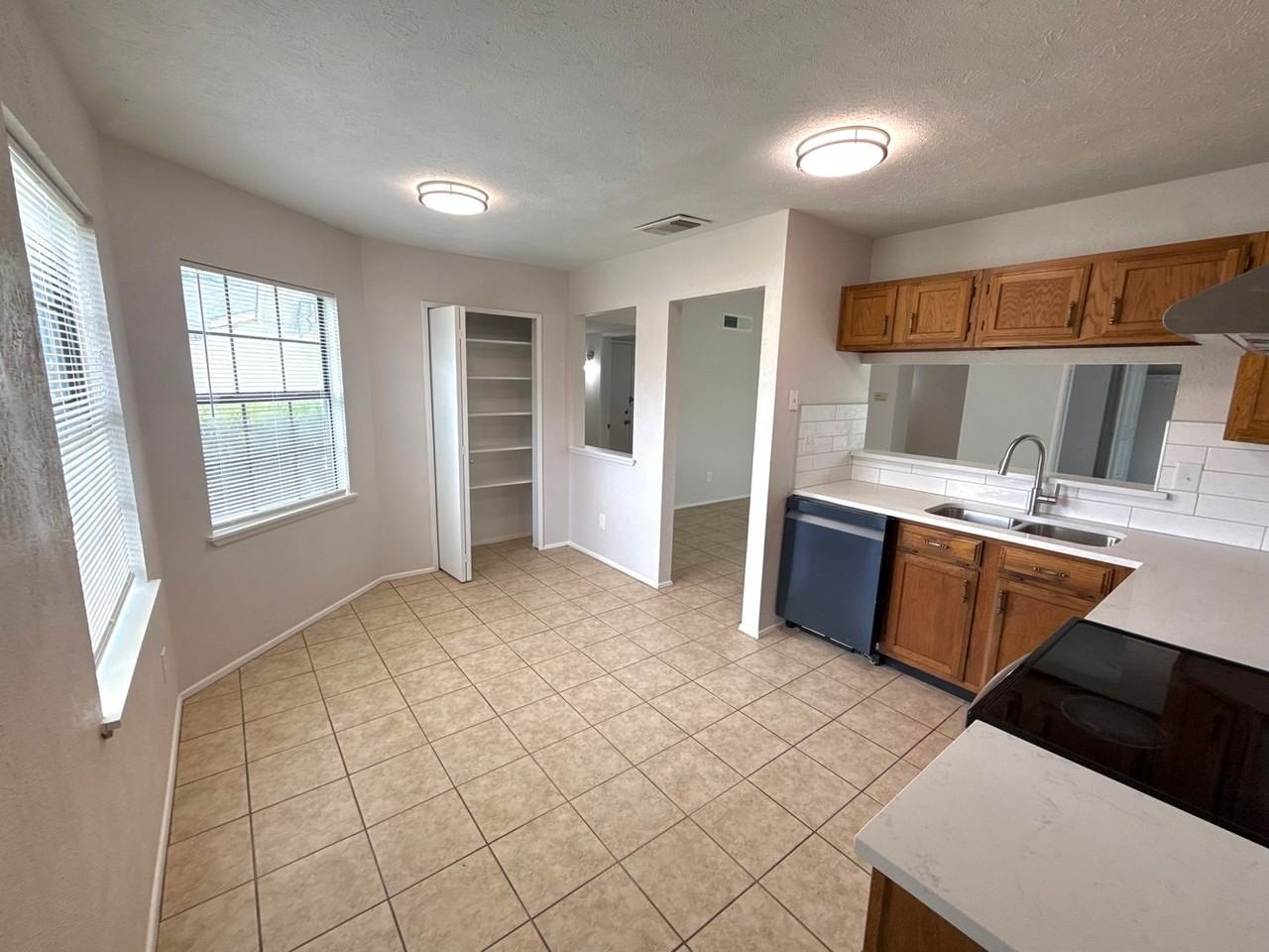 439 Jones St - Photo 7 of 15