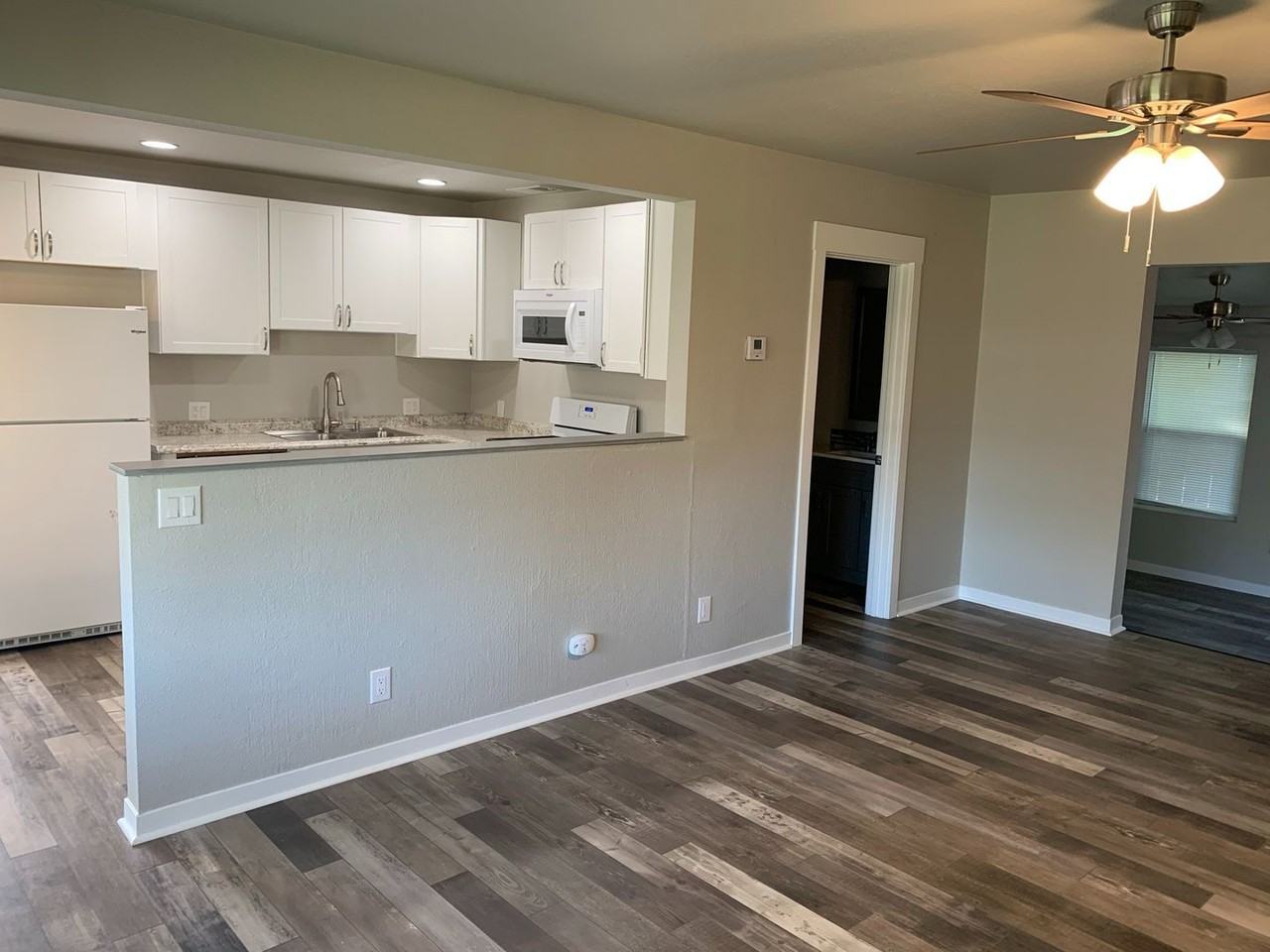 2038 Laburnum Ave - Photo 2 of 20