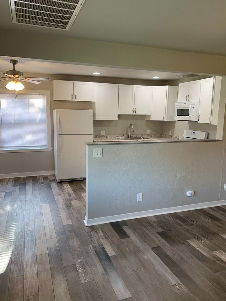 2038 Laburnum Ave - Photo 3 of 20