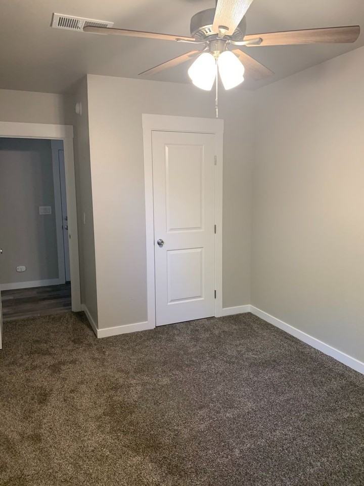 2038 Laburnum Ave - Photo 5 of 20