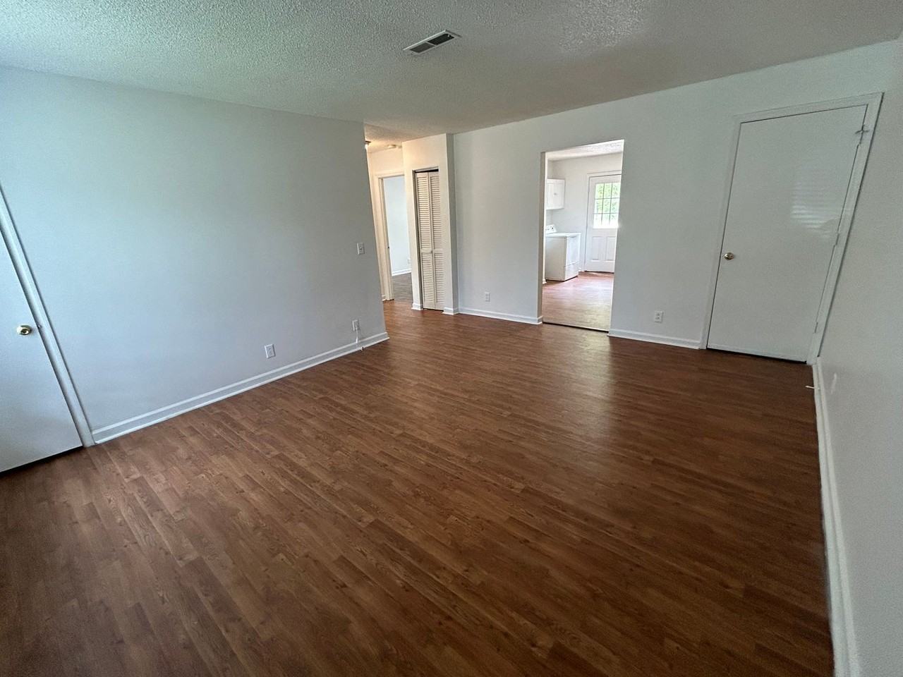 711 Frankfort Dr - Photo 2 of 10