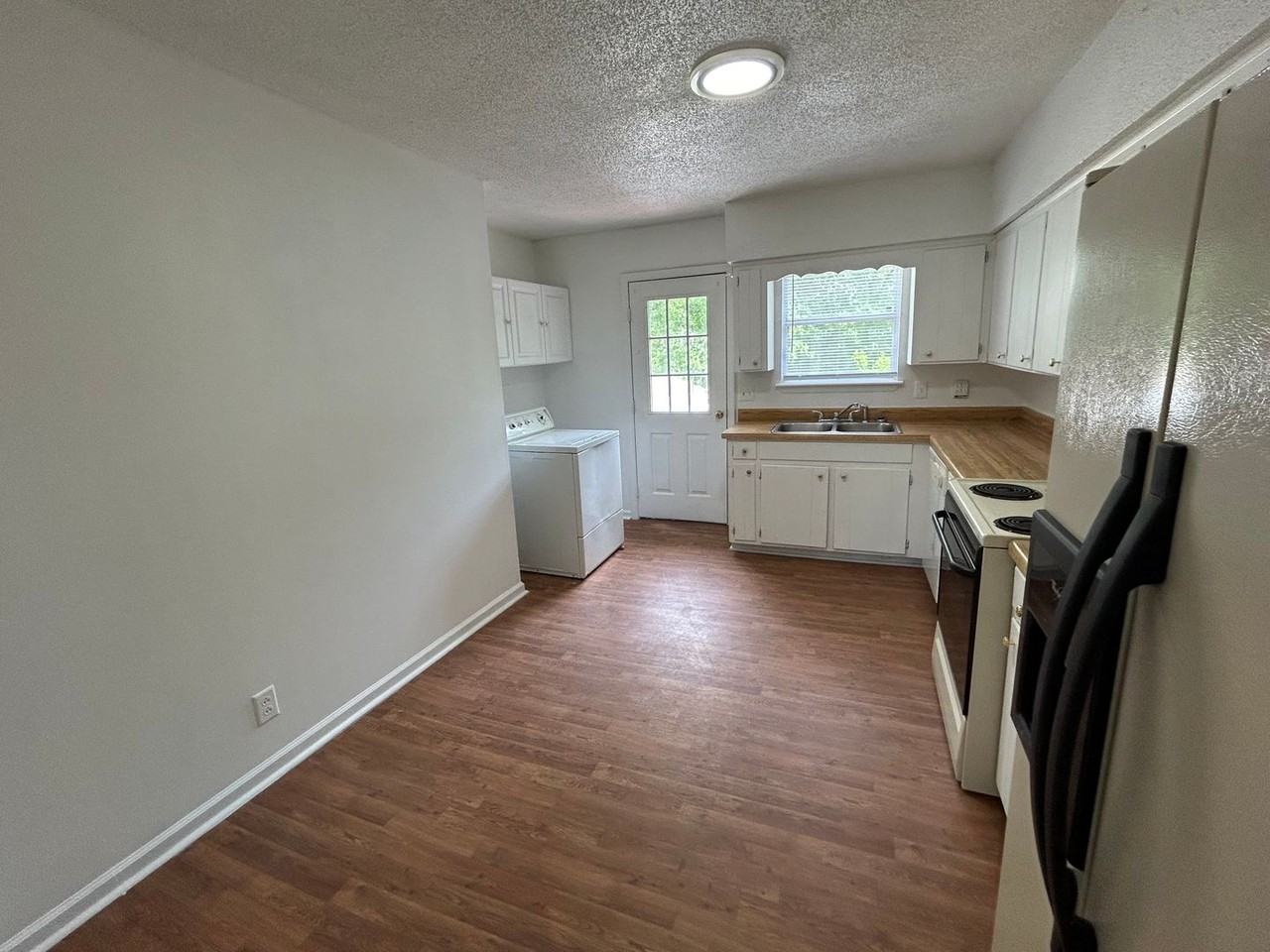 711 Frankfort Dr - Photo 3 of 10