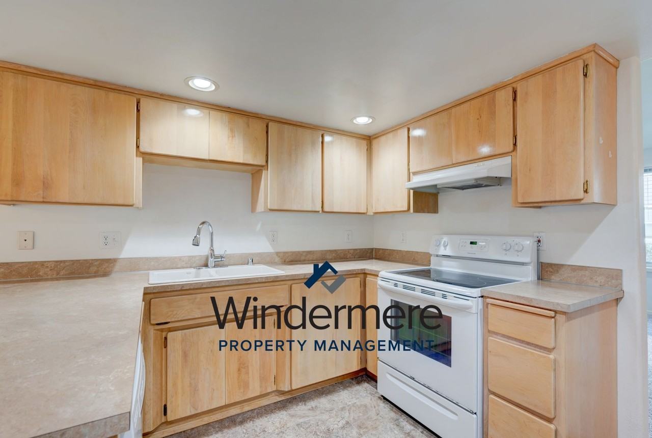 300 N Oak Harbor St #B102 - Photo 2 of 19