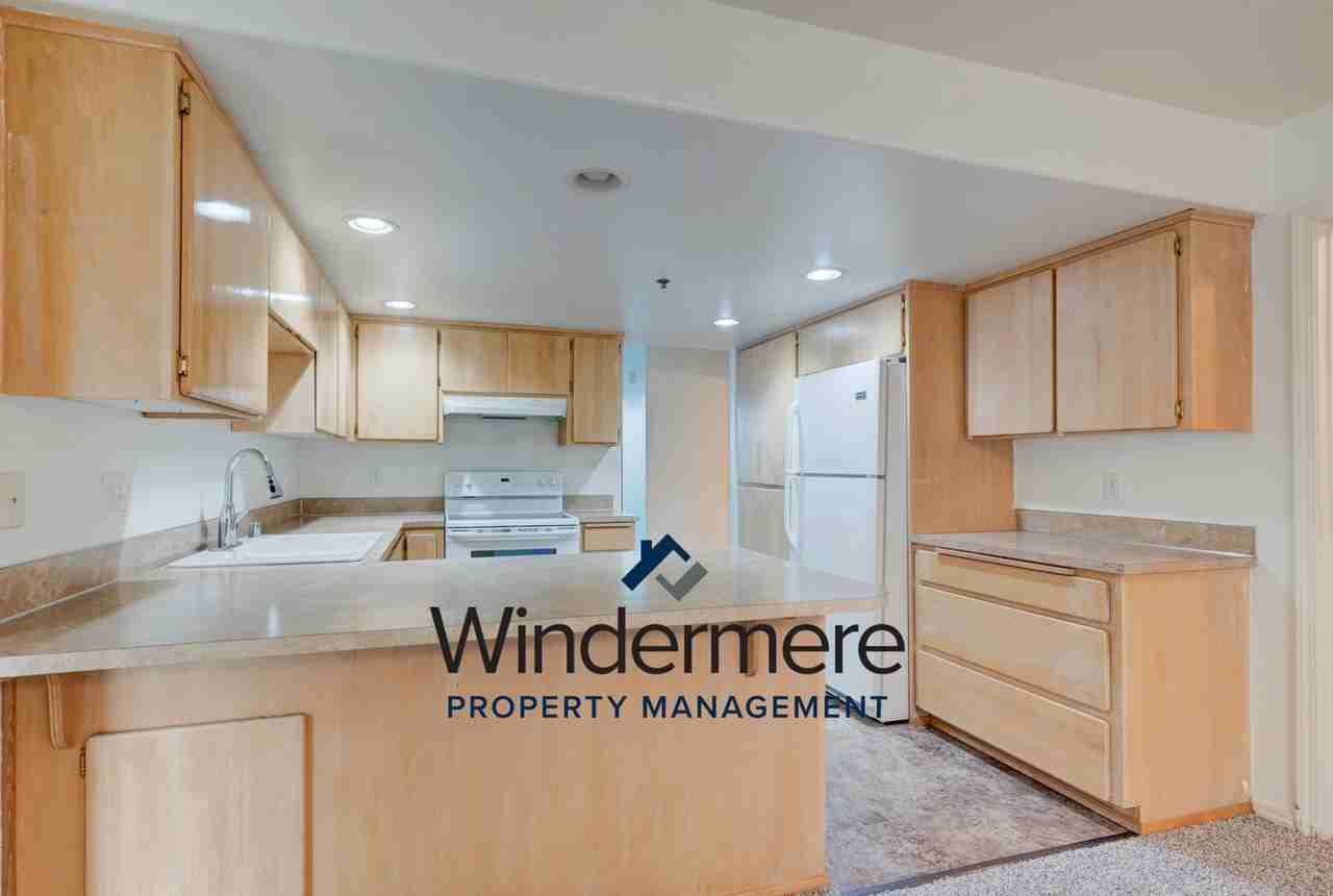 300 N Oak Harbor St #B102 - Photo 3 of 19