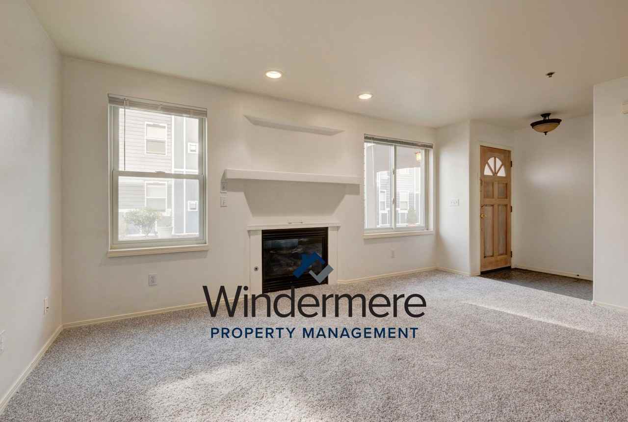300 N Oak Harbor St #B102 - Photo 4 of 19
