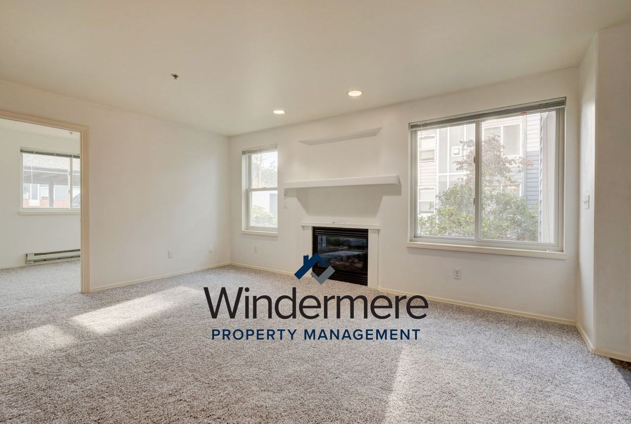 300 N Oak Harbor St #B102 - Photo 5 of 19