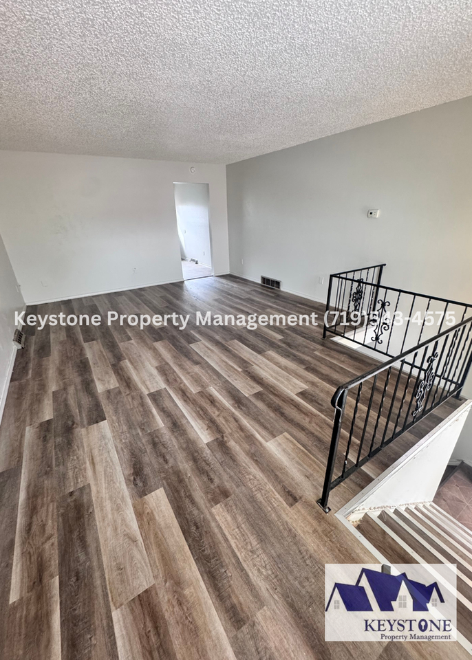 947 S Honeysuckle Dr - Photo 2 of 12