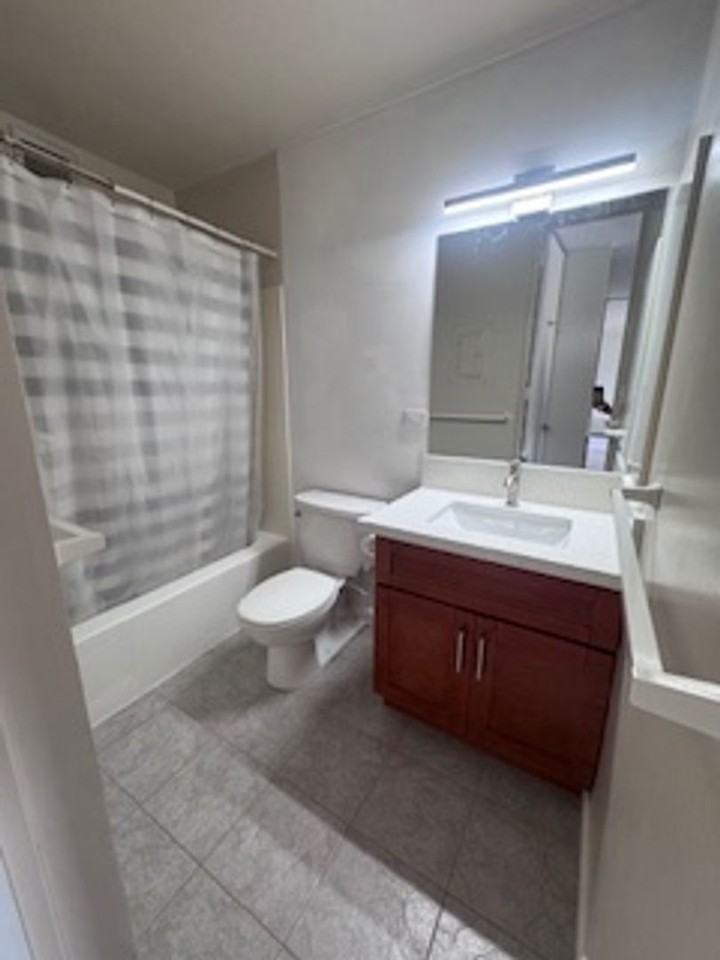 1415 Punahou St #701 - Photo 4 of 7