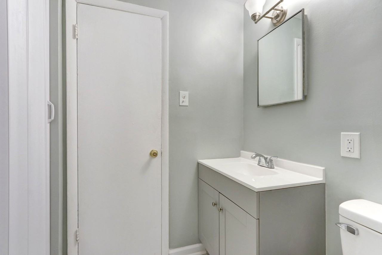 737 E Gwinnett St #D - Photo 3 of 20