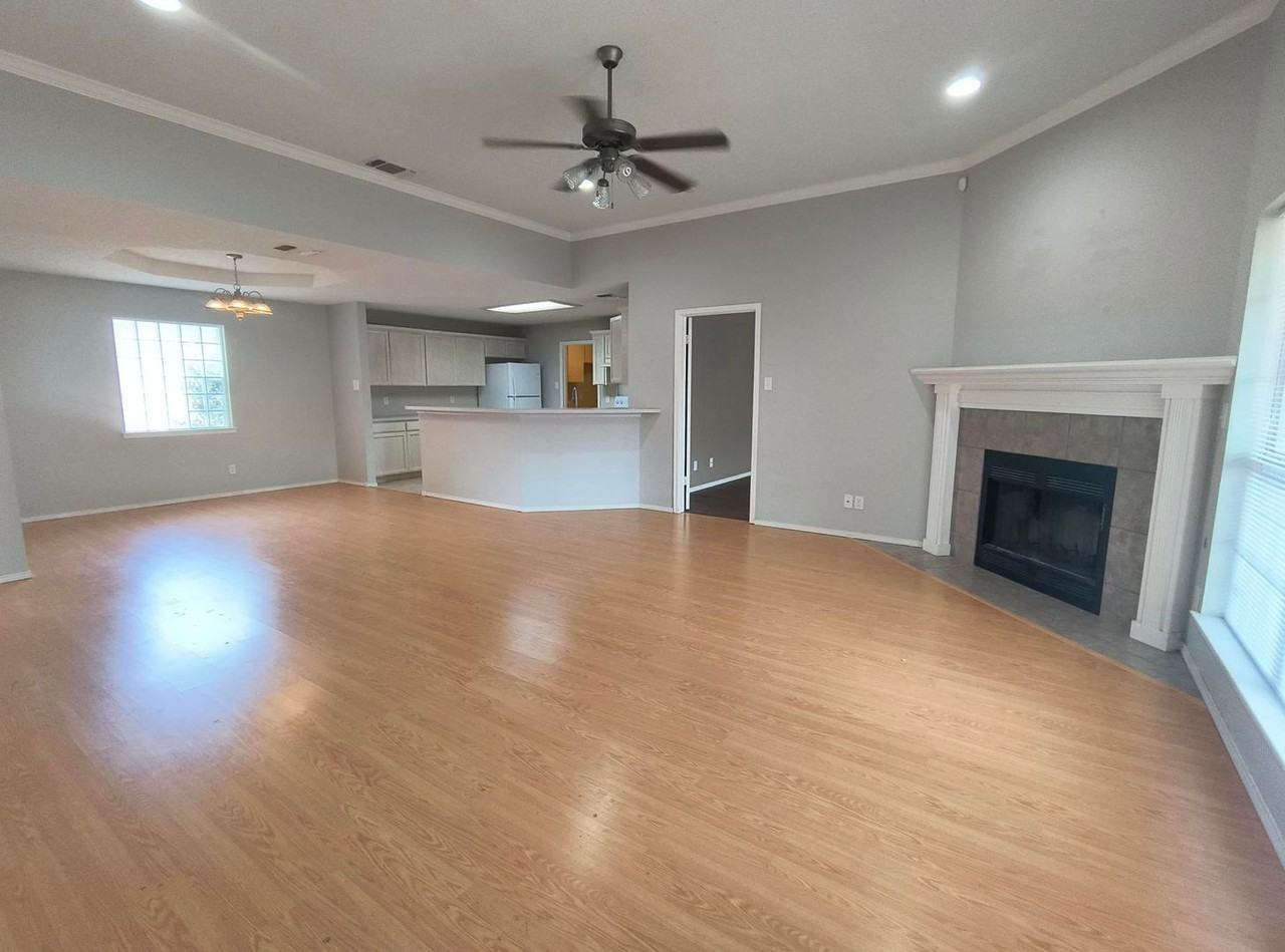 4302 Pinion Ridge Dr - Photo 2 of 10