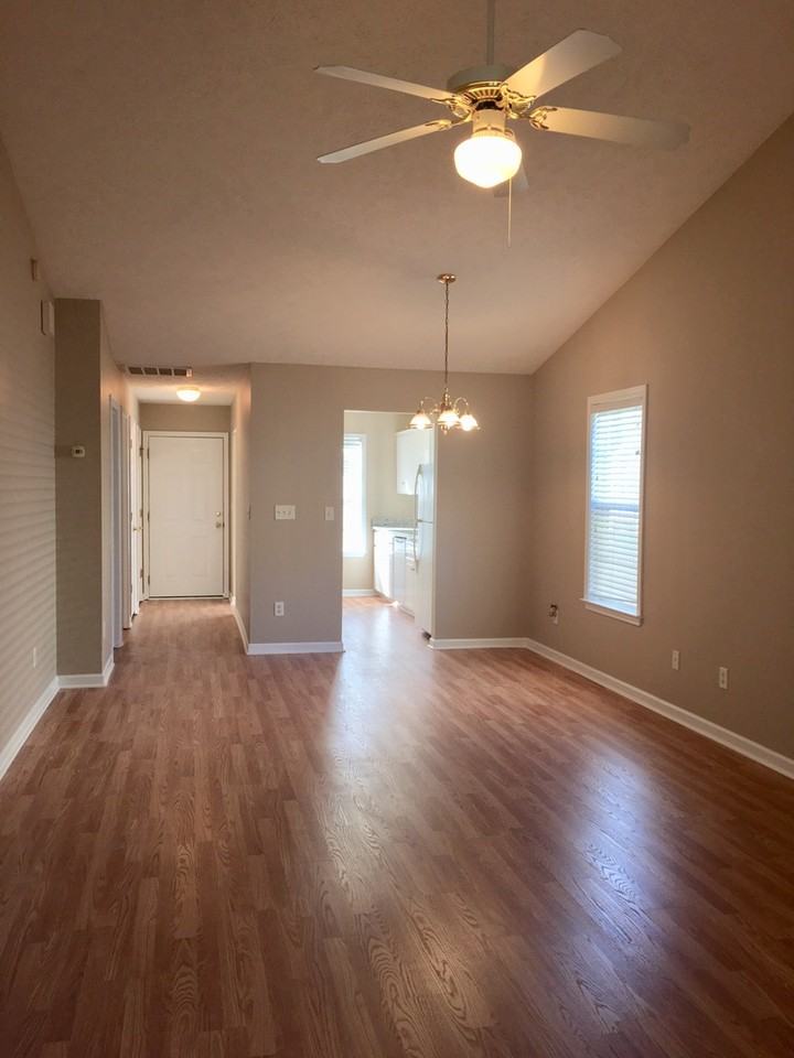 122 Waverly Point Dr - Photo 2 of 12