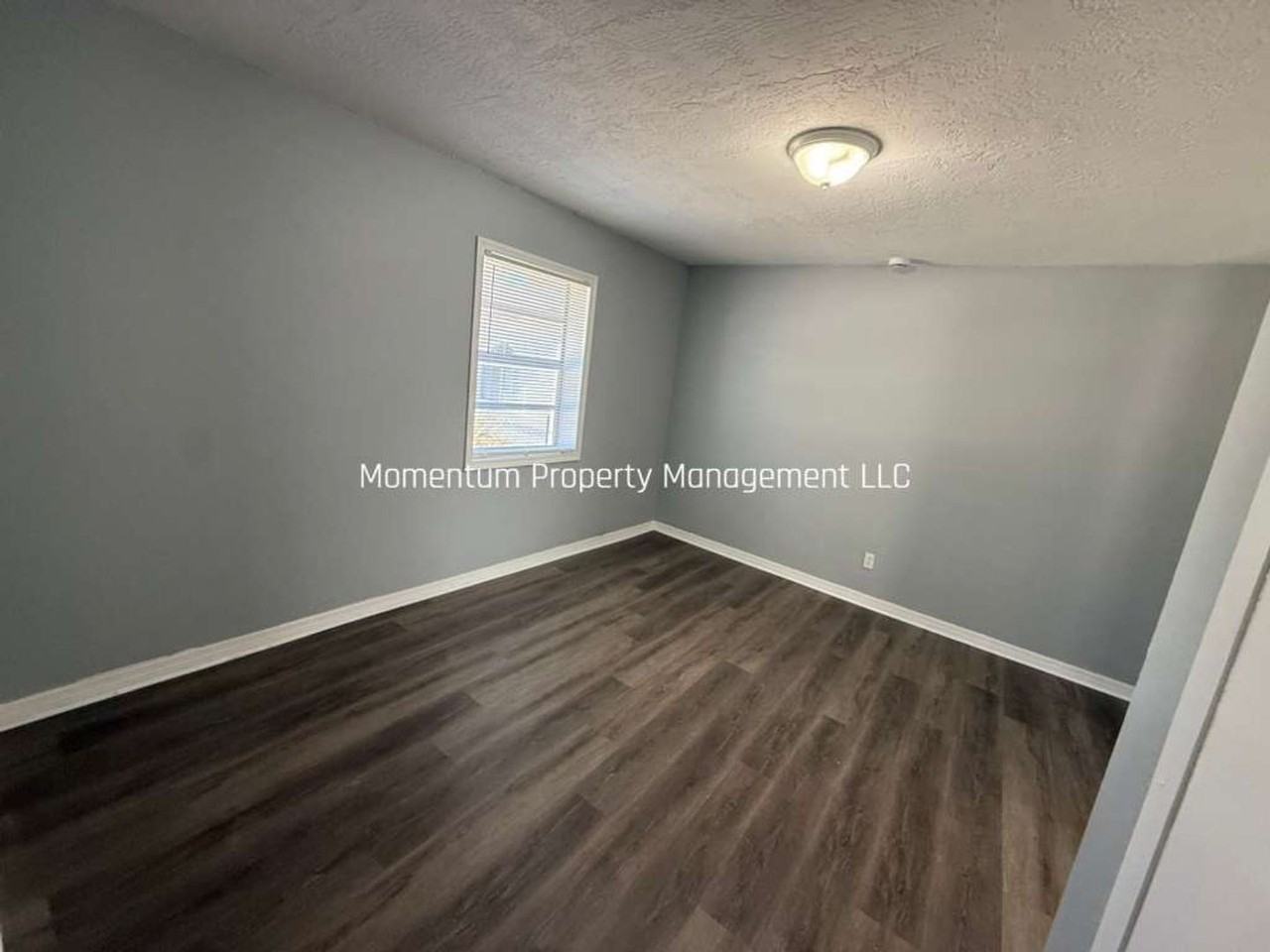 1144 La Salle St - Photo 5 of 15
