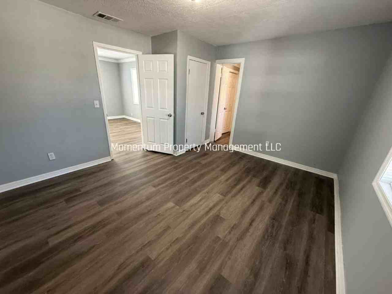 1144 La Salle St - Photo 6 of 15