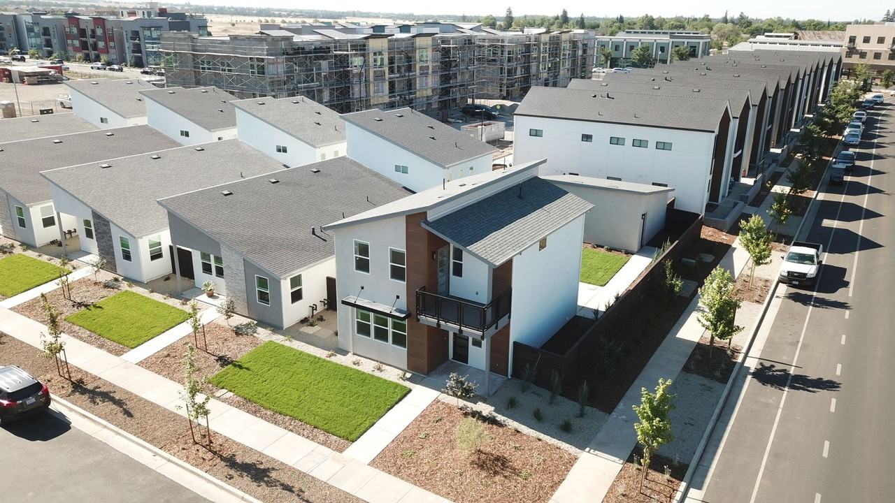 2201 Tapia Way - Photo 2 of 23