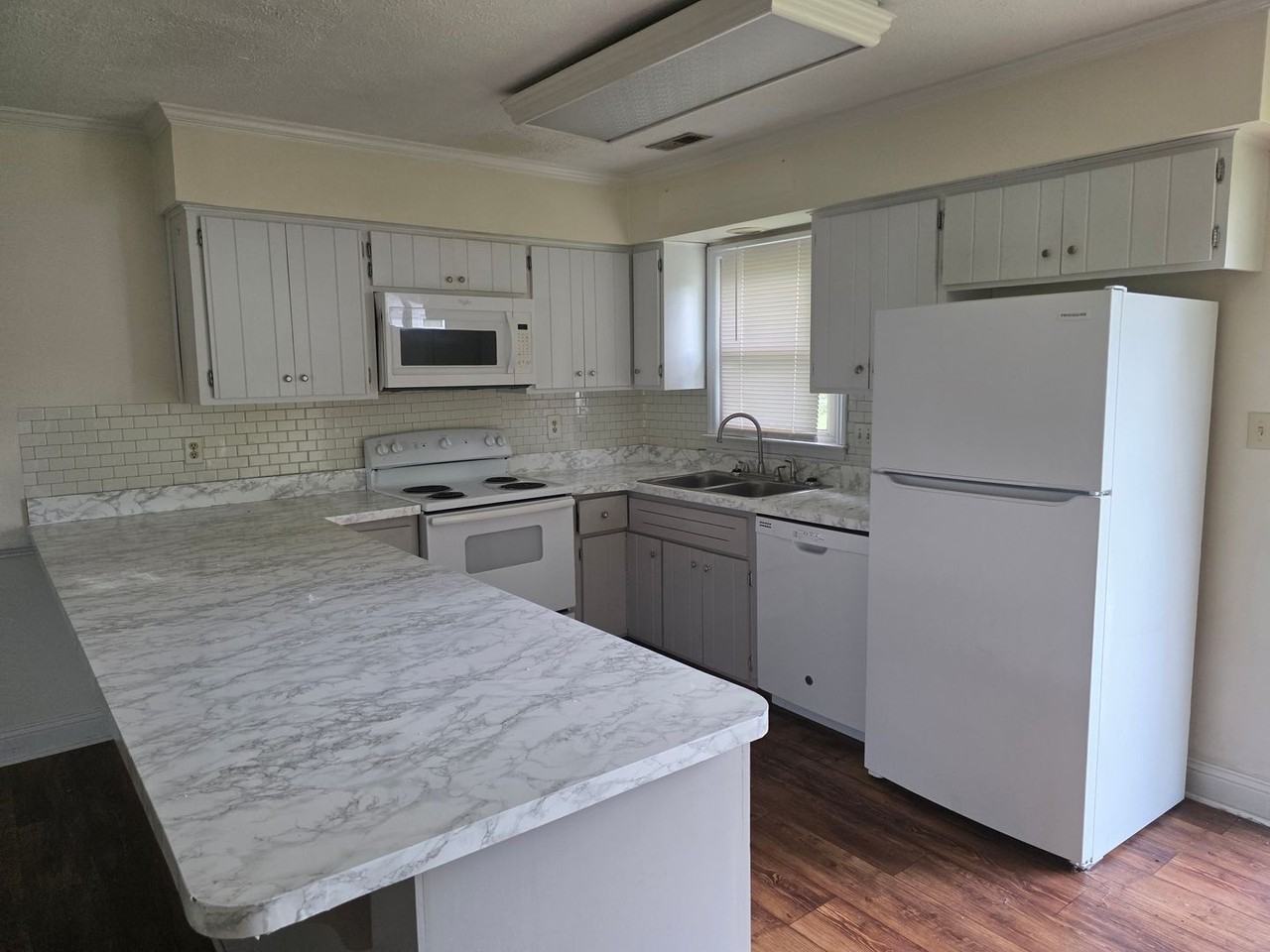 411 Forest Hill Dr - Photo 6 of 25