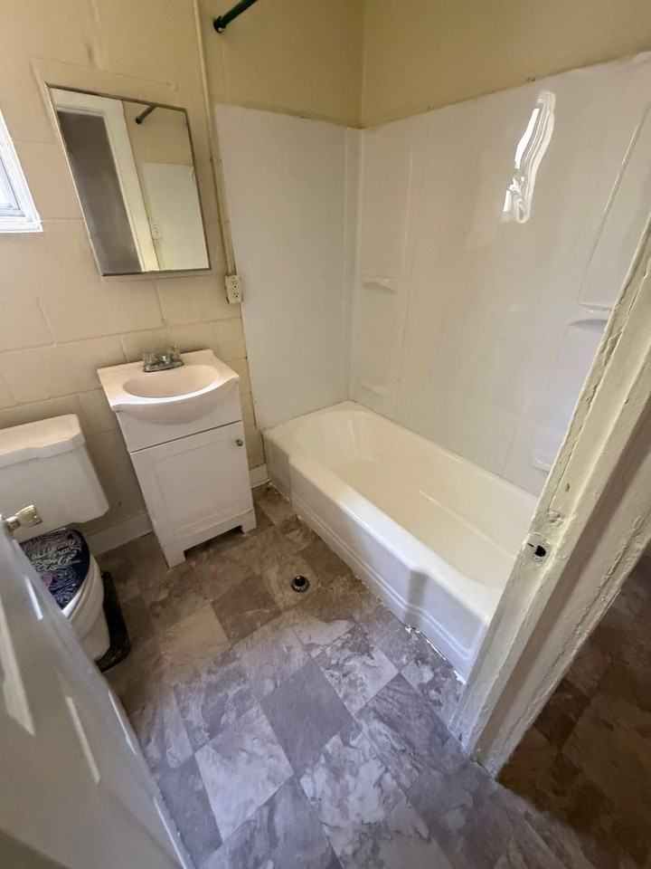 705 Harvey St - Photo 3 of 7