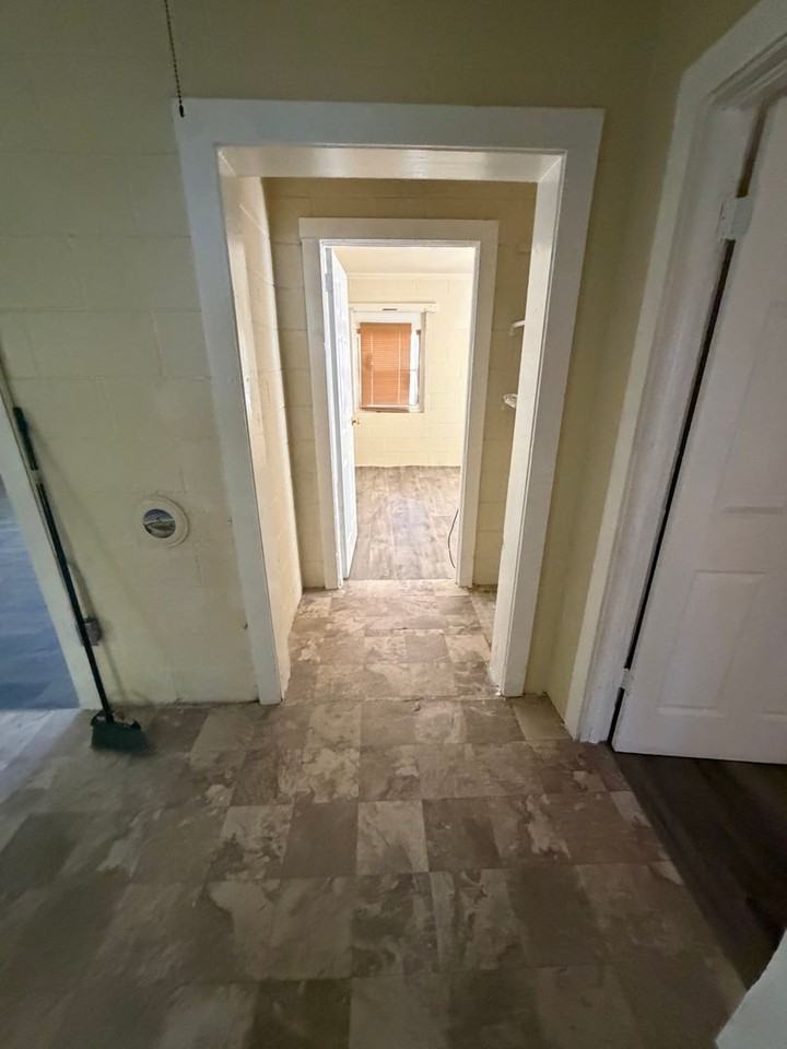705 Harvey St - Photo 4 of 7
