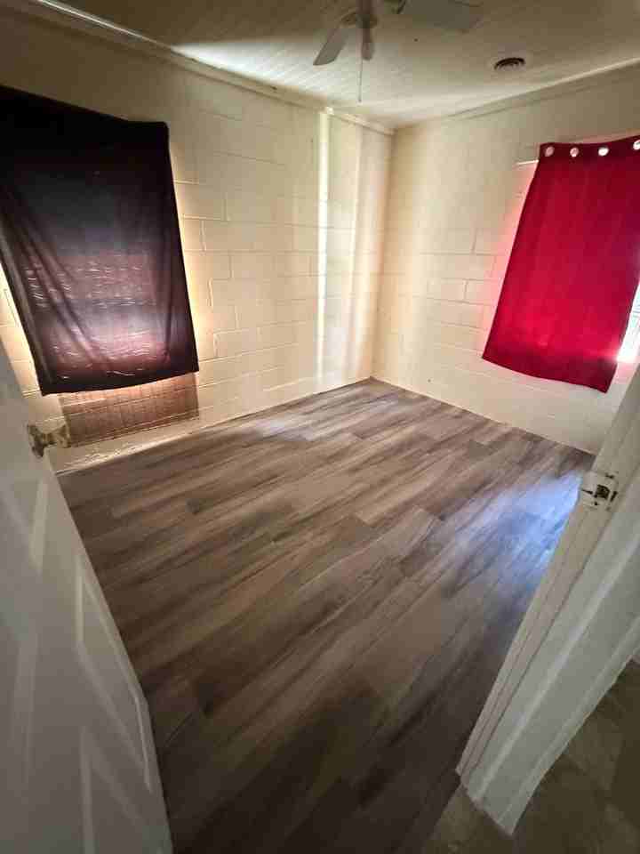 705 Harvey St - Photo 5 of 7