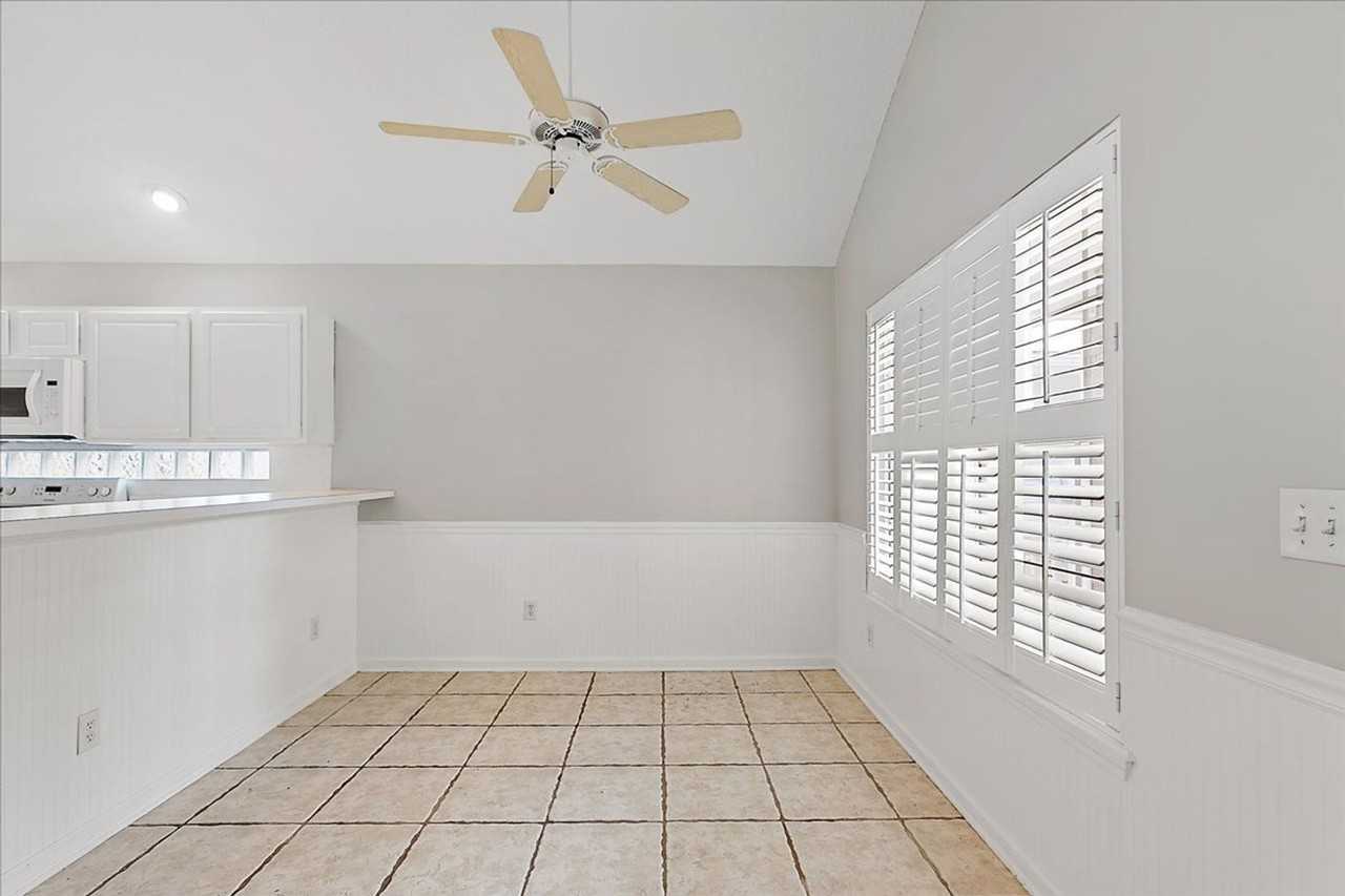 1065 Theodore Ave - Photo 4 of 25