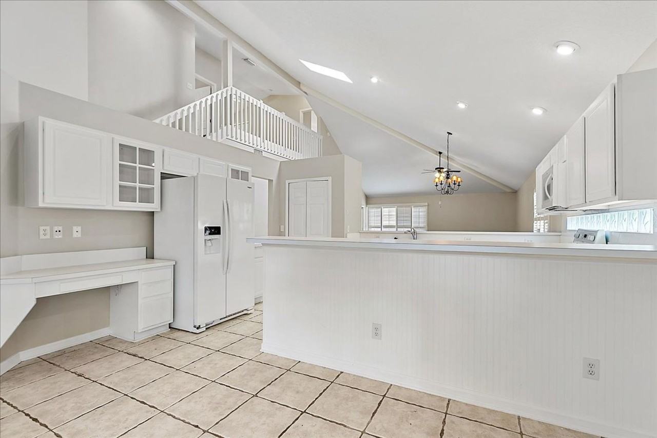 1065 Theodore Ave - Photo 5 of 25