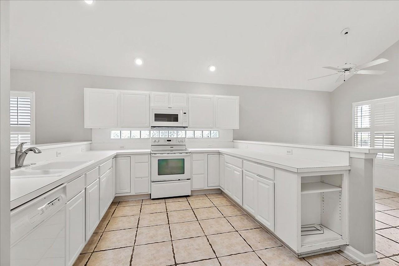 1065 Theodore Ave - Photo 6 of 25