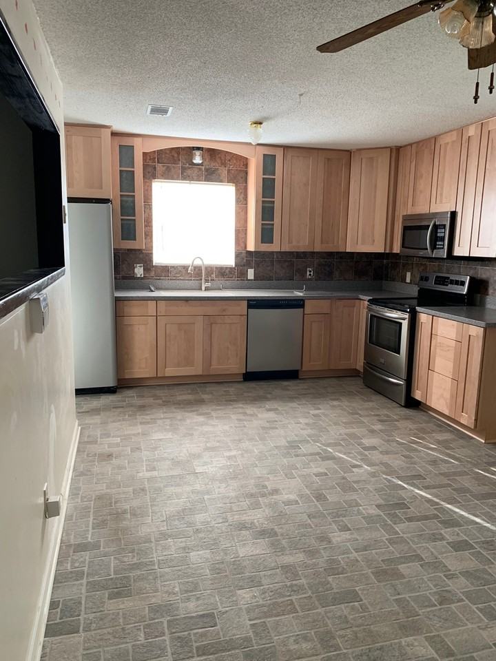 732 Fleming Rd - Photo 3 of 10