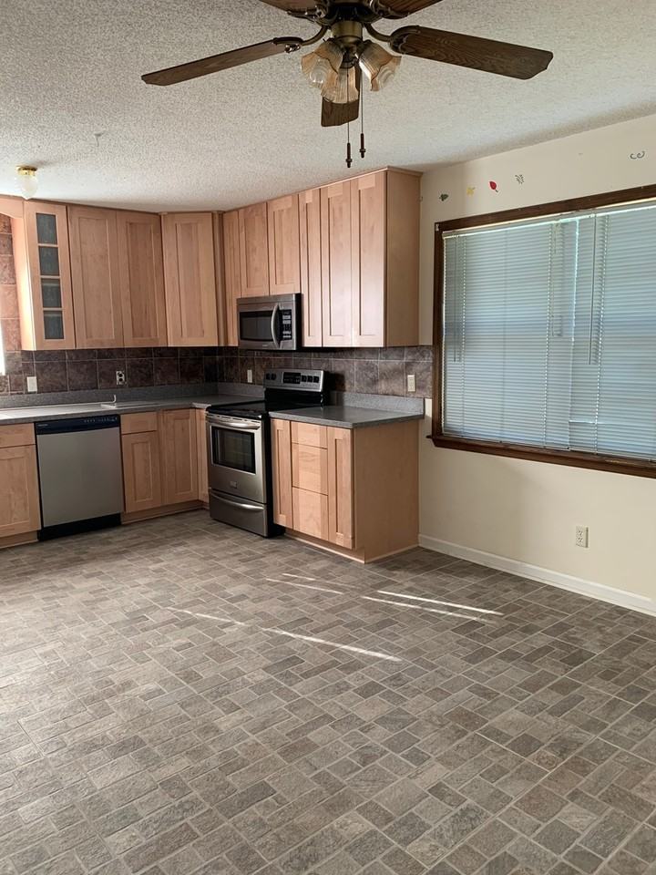 732 Fleming Rd - Photo 4 of 10