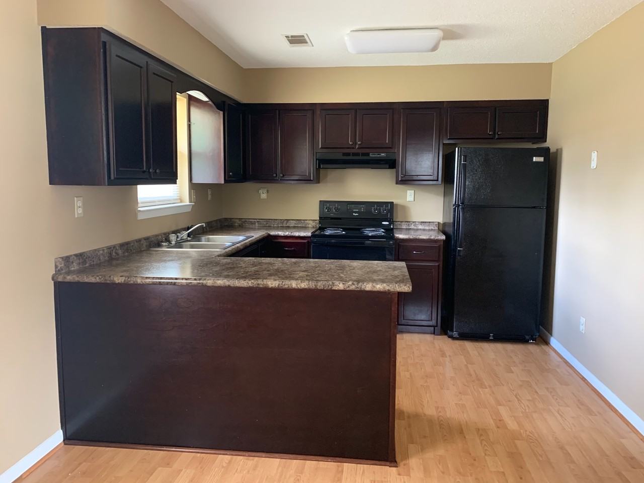 1012 White Cir - Photo 3 of 17