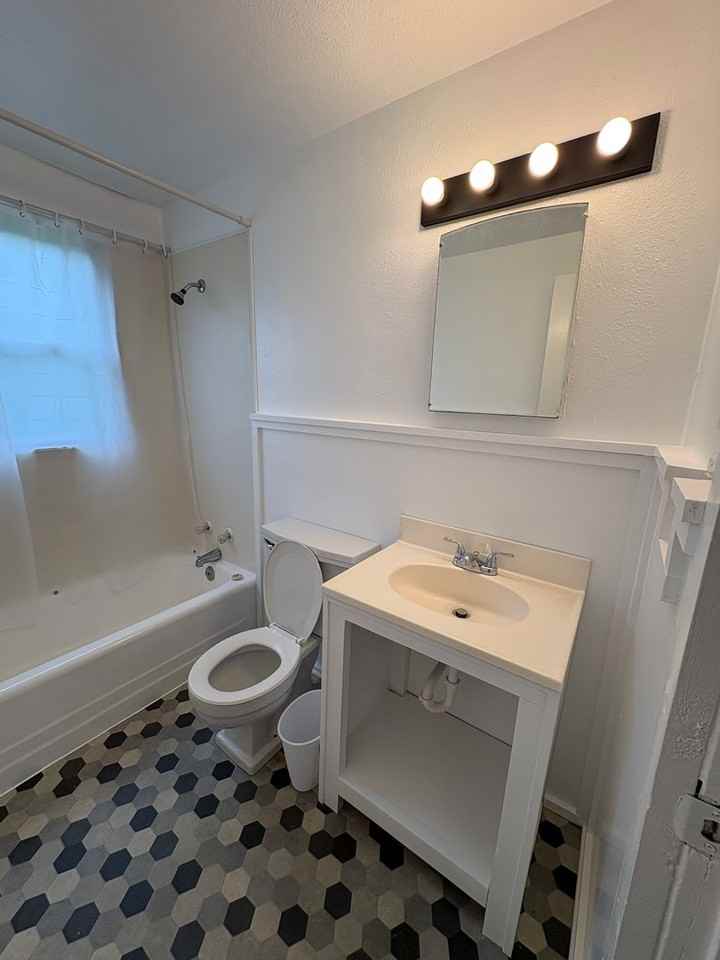 103 Willow St - Photo 4 of 14