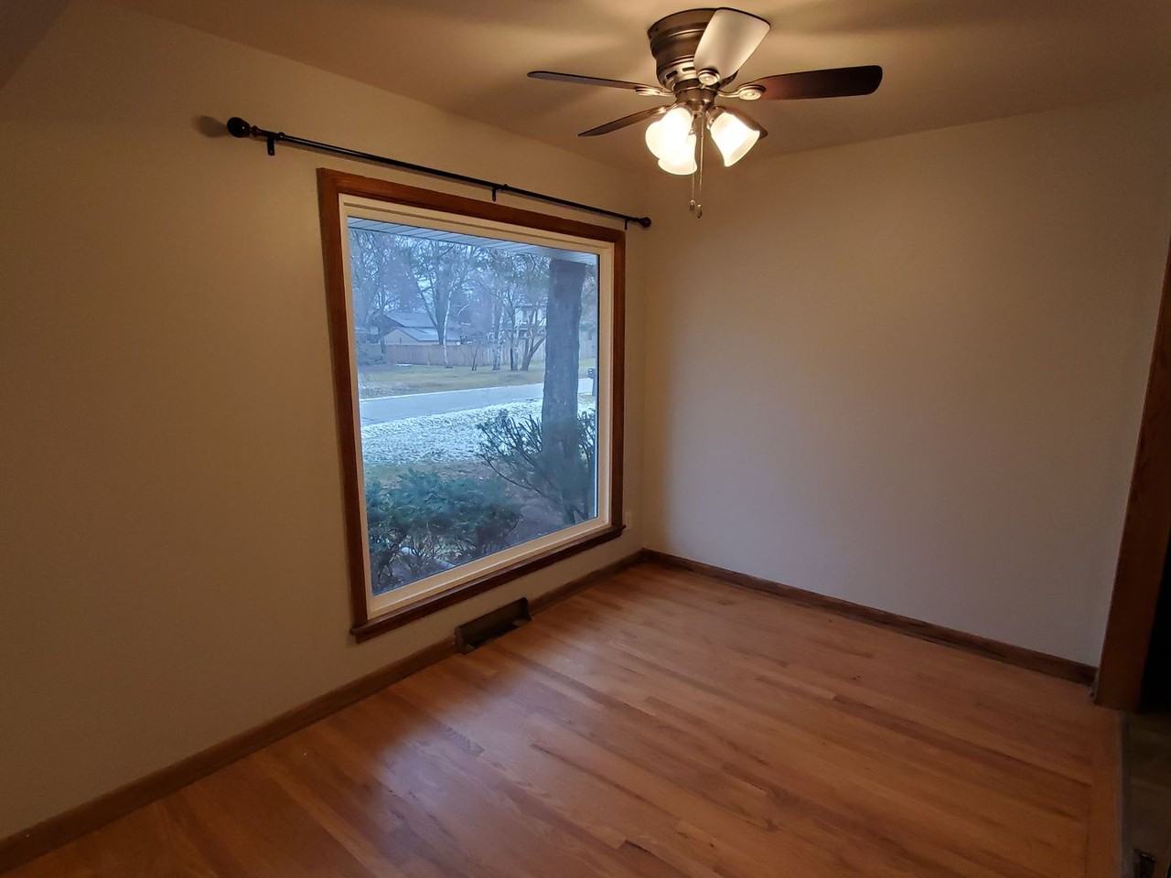 4639 W Parkland Ave - Photo 4 of 14