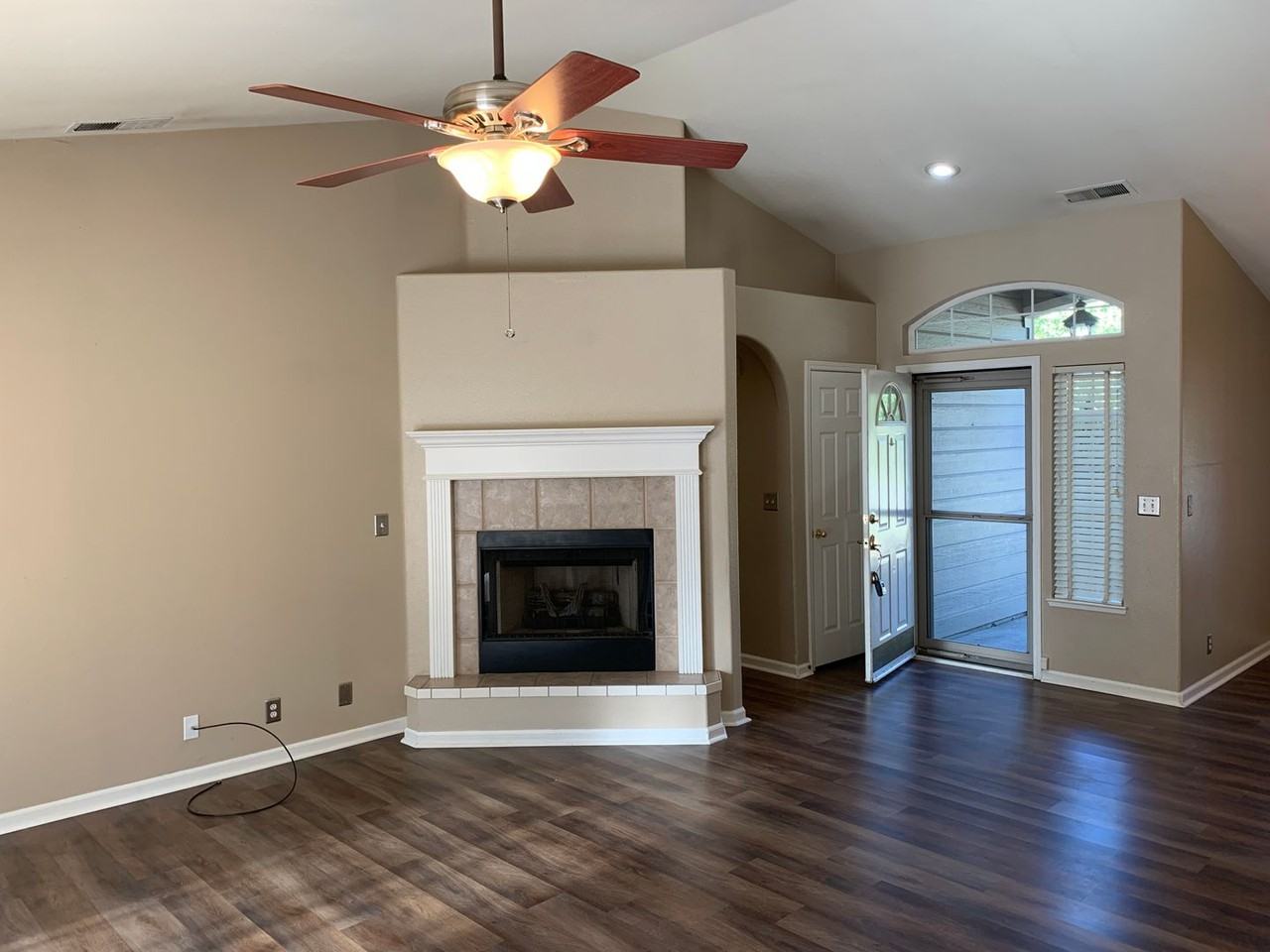 203 Legacy Ln - Photo 2 of 30