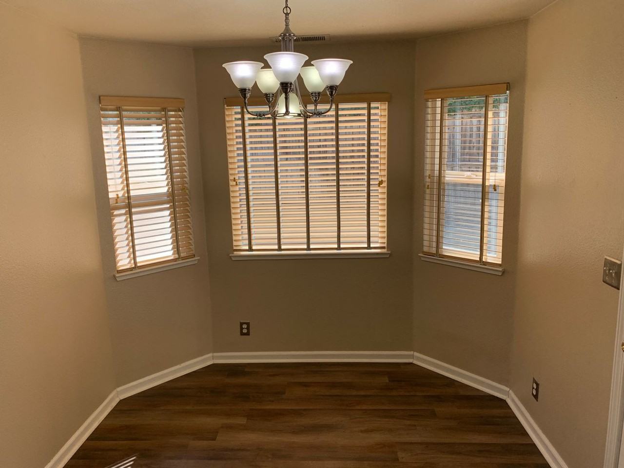203 Legacy Ln - Photo 3 of 30