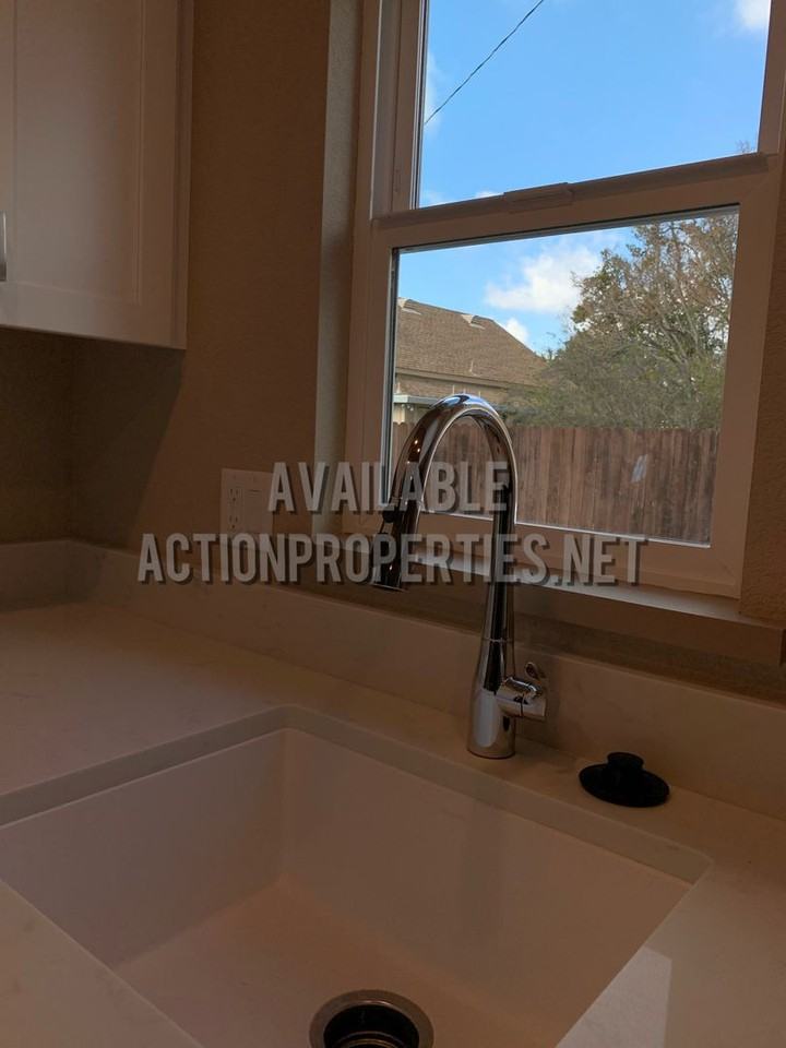 113 Doyle St - Photo 4 of 10
