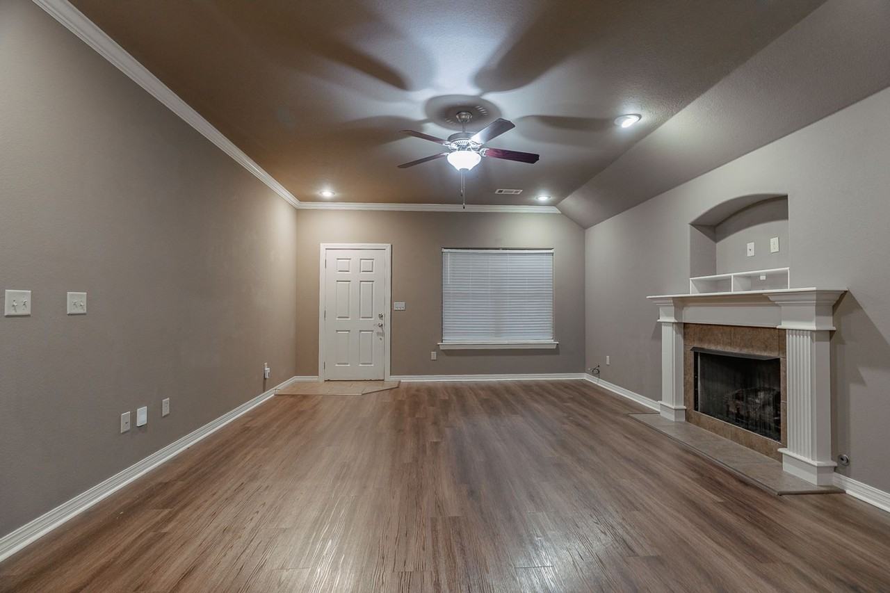 3064 N Raven Ln - Photo 3 of 17