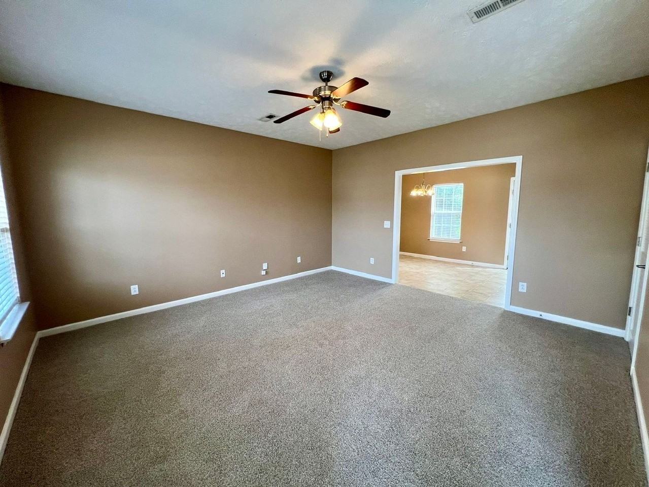 453 Drexel Ct - Photo 3 of 24