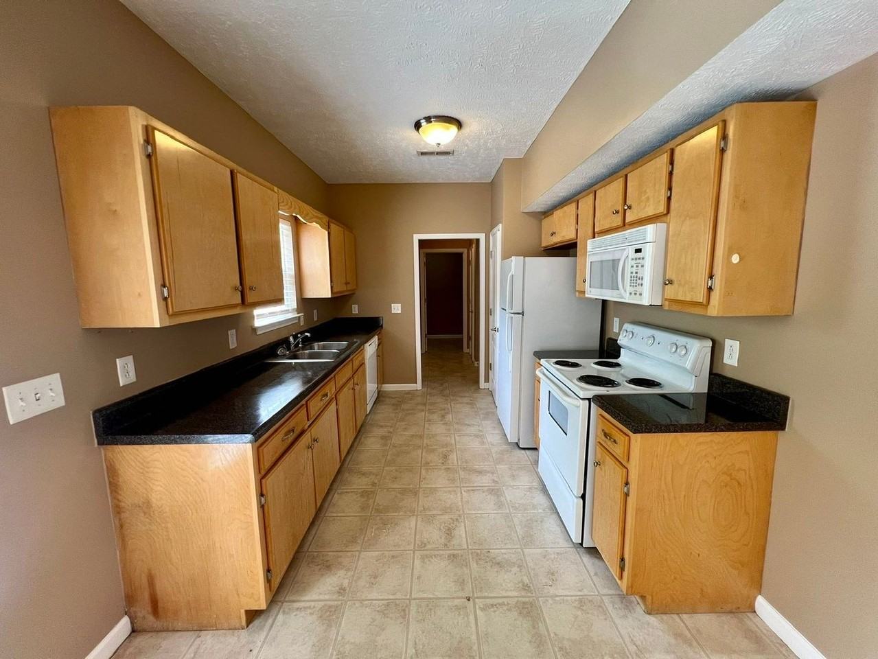 453 Drexel Ct - Photo 5 of 24