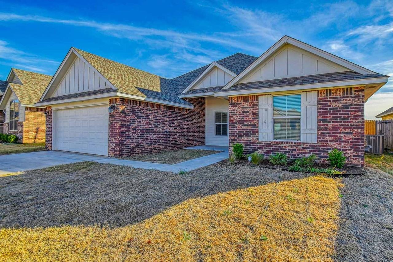 3112 Pebble Pond Dr - Photo 2 of 50
